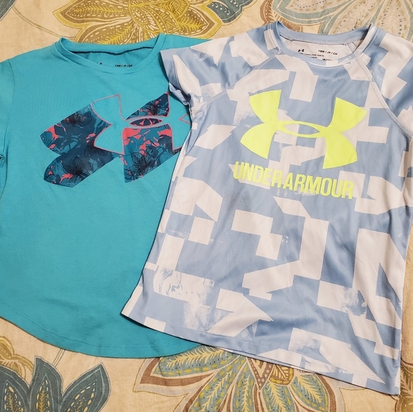 **Bundle** 2 Under Armour Shirts - Picture 2 of 7